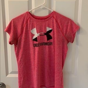 GIRLS PINK UNDER ARMOUR SHIRT